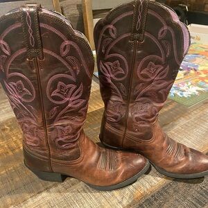 Women’s / juniors Ariat Boots! Size 6! Perfect for fairs, concerts, wedding ect